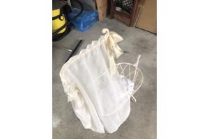 Poppenwieg van ijzer met bekleding (zie foto&amp;#x2019;s)
