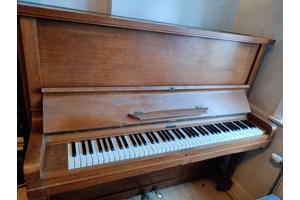 L. Simon upright piano (Amsterdam Oost)