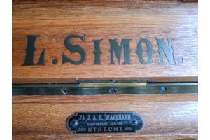 L. Simon upright piano (Amsterdam Oost)