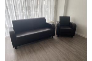 Mooie bank met stoel