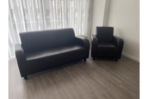 Mooie bank met stoel