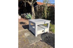 Stevige salontafel met lade