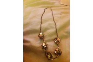 Een leuk set keting plus orbel