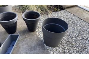 Grote kunststof plantenbakken