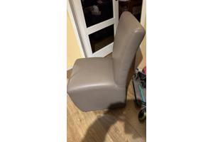 6 maal stoel op wieltjes, zitten nog steeds goed, maar lichte beschadigingen in het sky nep Leer