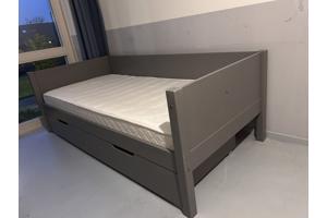 Eenpersoons bed 90x200 blauw/grijs incl. matras