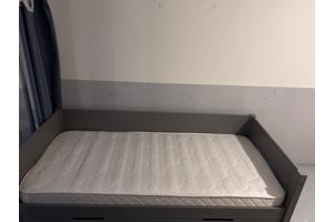 Eenpersoons bed 90x200 blauw/grijs incl. matras