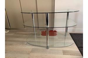 Bankje als nieuw en glazen tvtafel