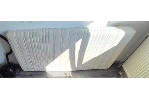 Bed 2x eenpersoons lattenbodem Auping + matrassen