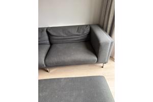 Grijze bank met chaise longue