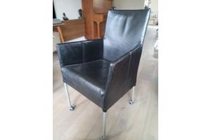 4 eetkamerstoelen, bijzettafeltje