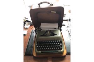 Typemachine manueel in koffer