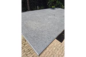 Natuurstenen tuintafel
