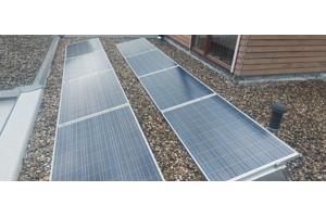 8 zonnepanelen en omvormer