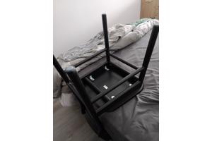Zwarte houten stoel