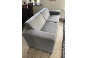 Gratis: mooie grijze bank en bijpassende fauteuil