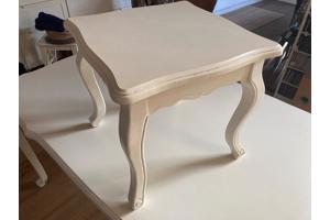 Witte eettafel met bijzettafel