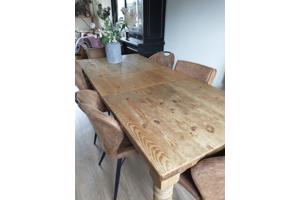 In de aanbieding!!! Mooie degelijke eettafel!!