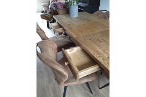 In de aanbieding!!! Mooie degelijke eettafel!!