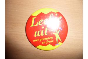 Buttons groot en klein, diverse , 2 cm tm 7,5 cm doorsnee