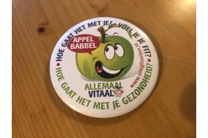 Buttons groot en klein, diverse , 2 cm tm 7,5 cm doorsnee