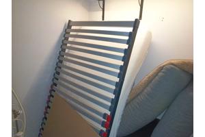 90x200 buizenframe bed (meisjesbed) 10jr oud - lattenbodem en matras zijn 21 maanden oud.