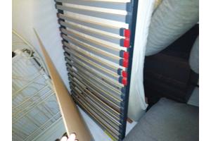 90x200 buizenframe bed (meisjesbed) 10jr oud - lattenbodem en matras zijn 21 maanden oud.