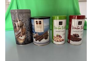 Vier koekblikken busmodel verschillende merken wafer wafel