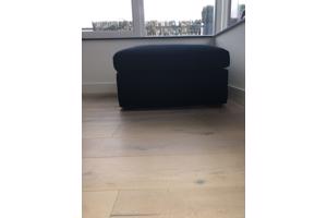 Hocker fijne zwarte rib 85x85x45cm