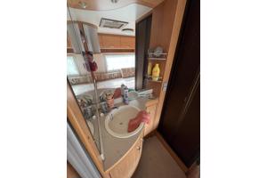 Caravan, zwart geschilderd