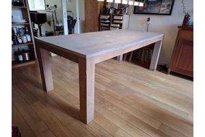Houten eettafel met beukenhouten fineer