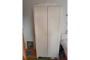 Gratis Kinderkamp Ikea met hanggedeelte en twee planken