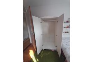 Gratis Kinderkamp Ikea met hanggedeelte en twee planken