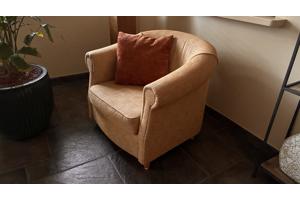 Mooie, recent nieuw gestoffeerde fauteuil.