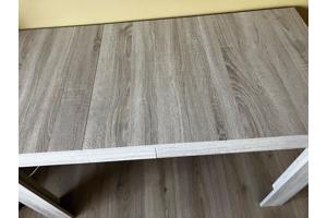 Eettafel van grenenhout