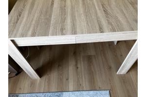 Eettafel van grenenhout