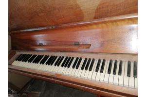 Vintage piano