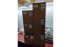 Kartonnen sausbakjes + deksels 600x. 120ml groot, dm 61,5 mm