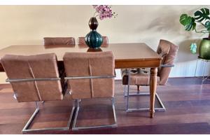 Kersenhouten eettafel met 5 Kick stoelen