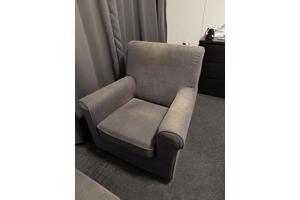 Gratis af te halen: fauteuil met voetenbankje