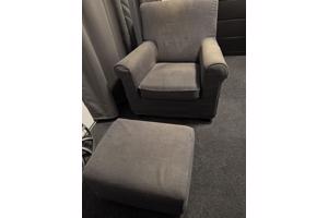 Gratis af te halen: fauteuil met voetenbankje