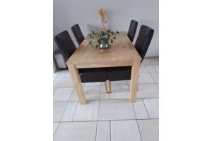 Mooie eettafel + stoelen