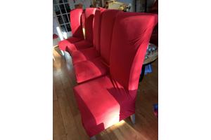 Vijf eetkamerstoelen rood