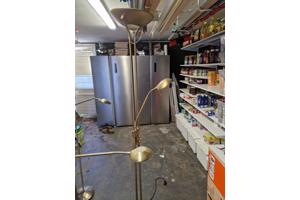 Staande lamp uplight met leeslamp.  Beide voorzien van dimmers