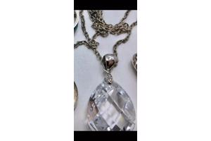 Prachtige verzilverde ketting met kristallen hanger sluiting