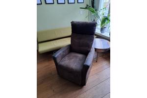 Twee fijne leren relaxstoelen