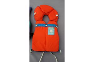 Diverse zwemvesten, w.o. Helly Hansen