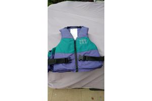 Diverse zwemvesten, w.o. Helly Hansen