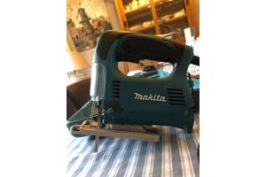 2 jaar oude Decoupeerzaag Makita 4351FCTJ