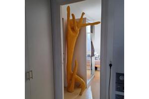 Graag witte plekjes met gele verf beschilderen.